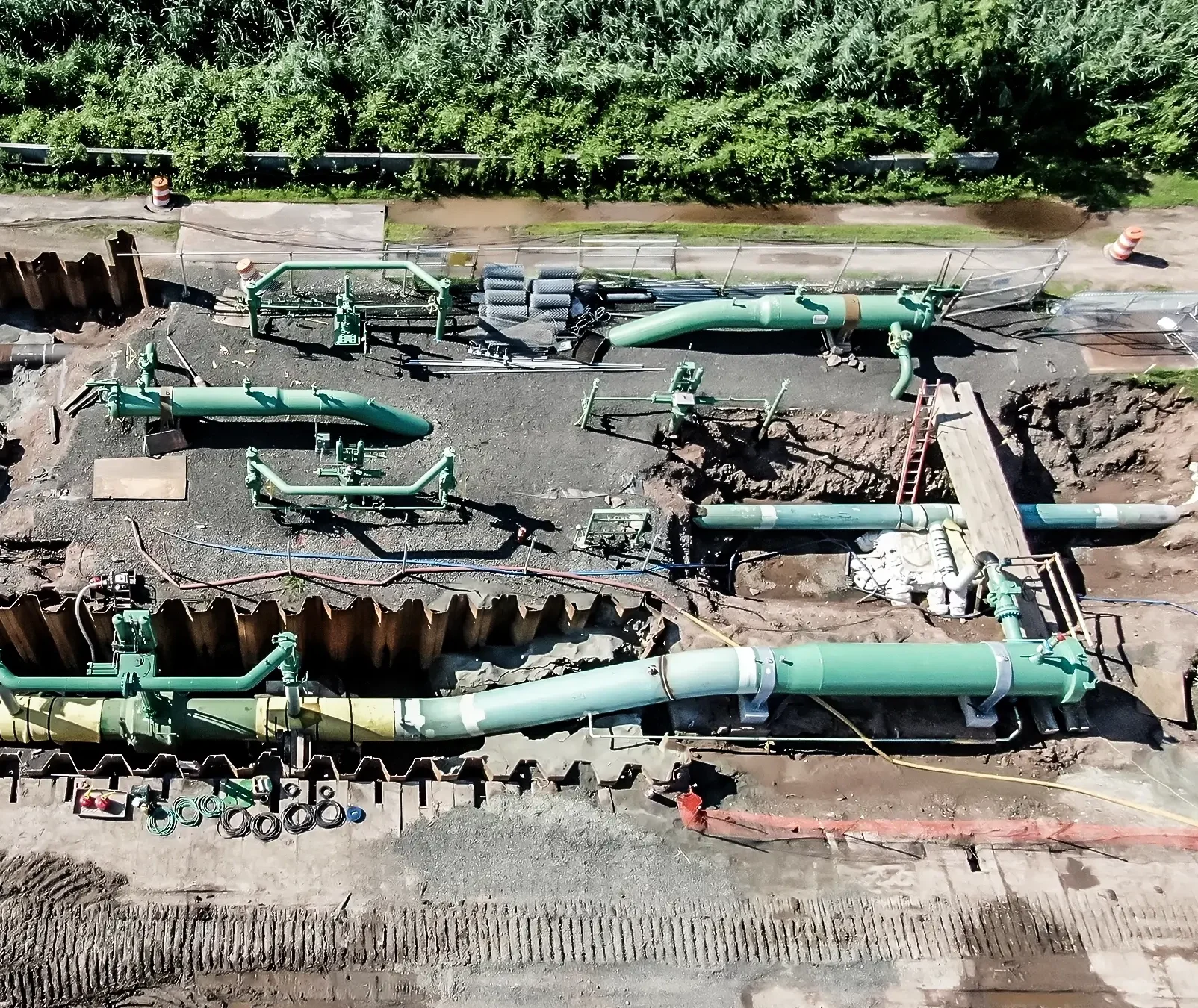 Launchers and receivers on a pipeline jobsite.