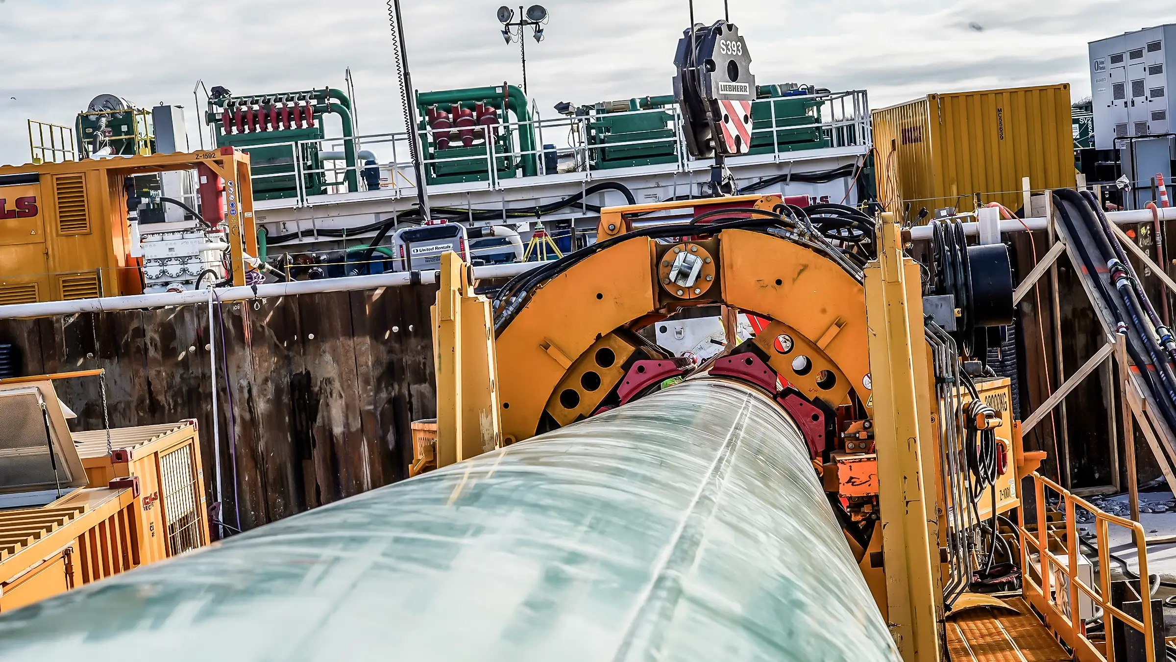 A large diameter pipe inserted in a Direct Pipe machine.