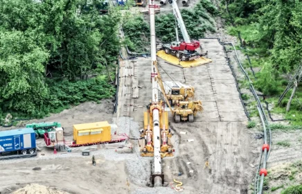 A Direct Pipe thruster operated with assistance of a crane.